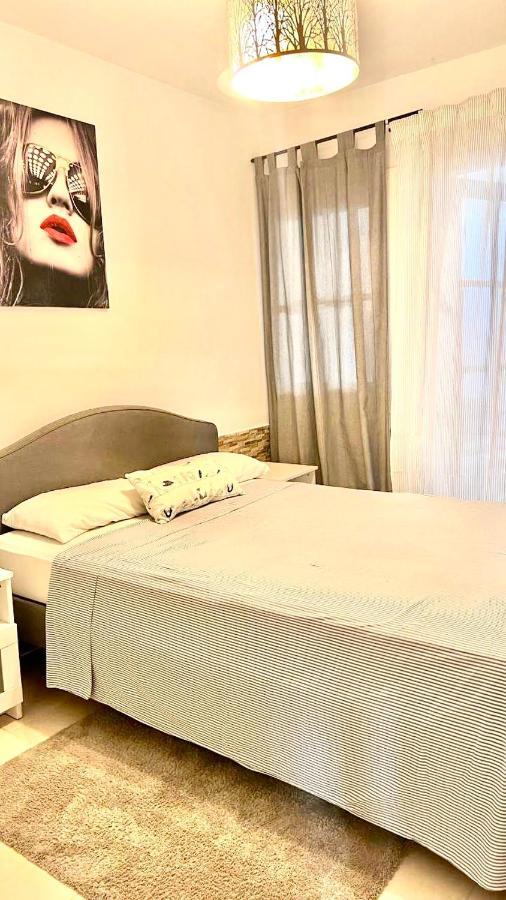 Cozy Two Bed Apartment. Адехе Екстериор снимка
