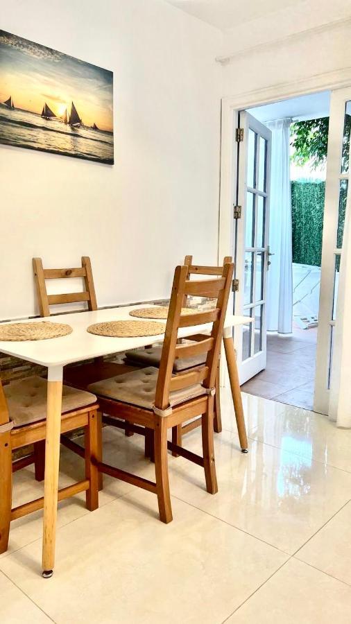 Cozy Two Bed Apartment. Адехе Екстериор снимка