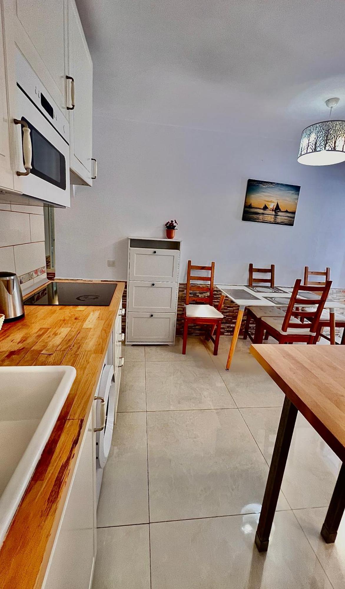Cozy Two Bed Apartment. Адехе Екстериор снимка