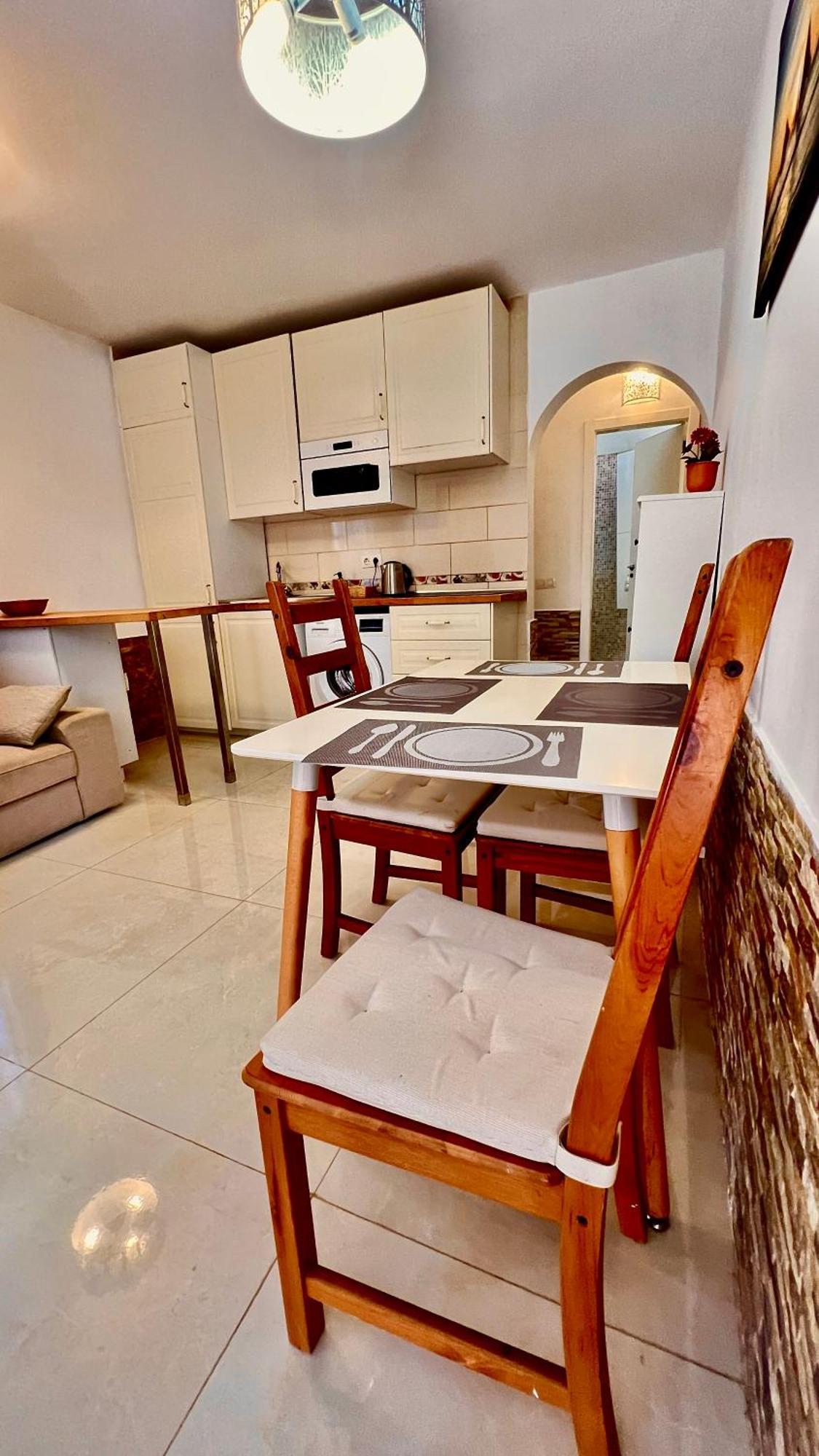 Cozy Two Bed Apartment. Адехе Екстериор снимка