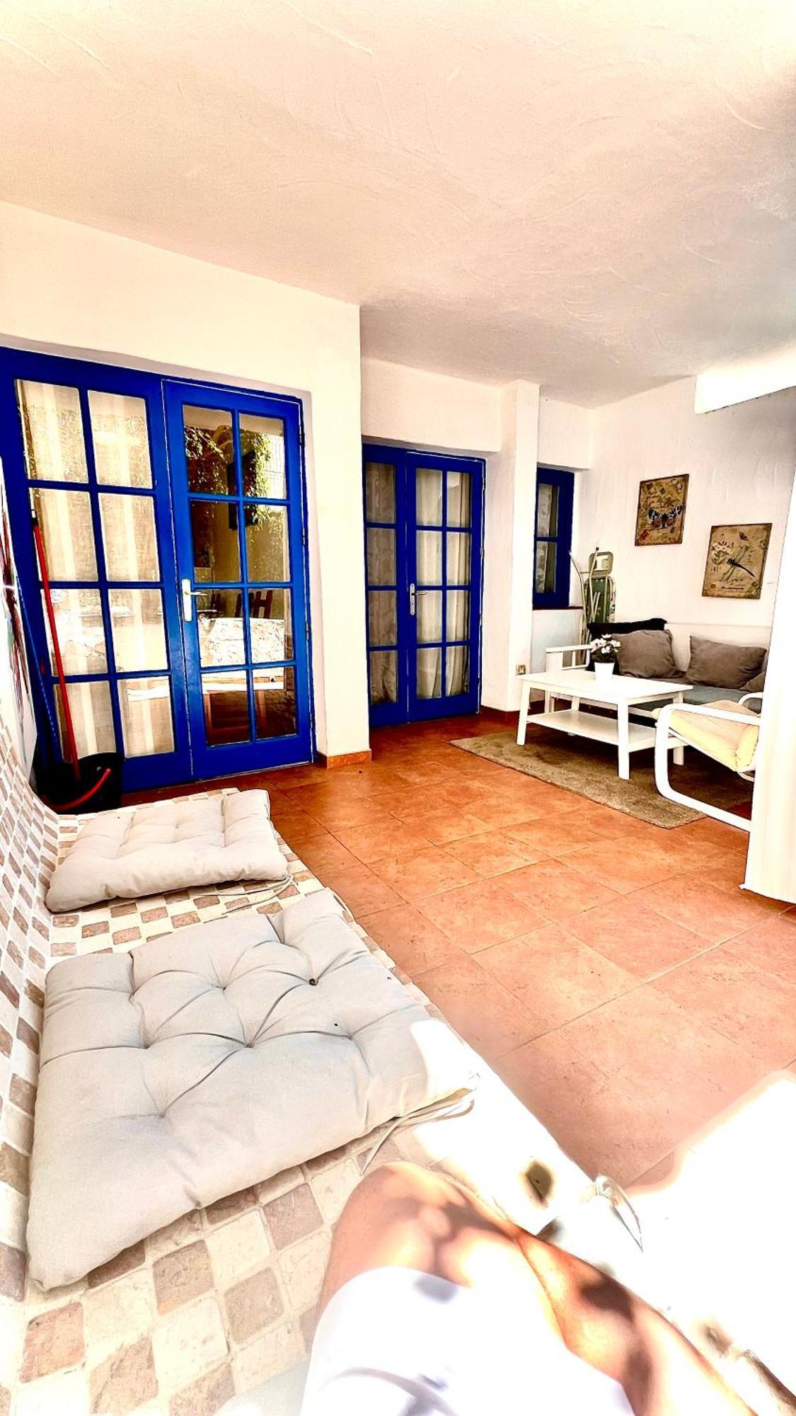 Cozy Two Bed Apartment. Адехе Екстериор снимка