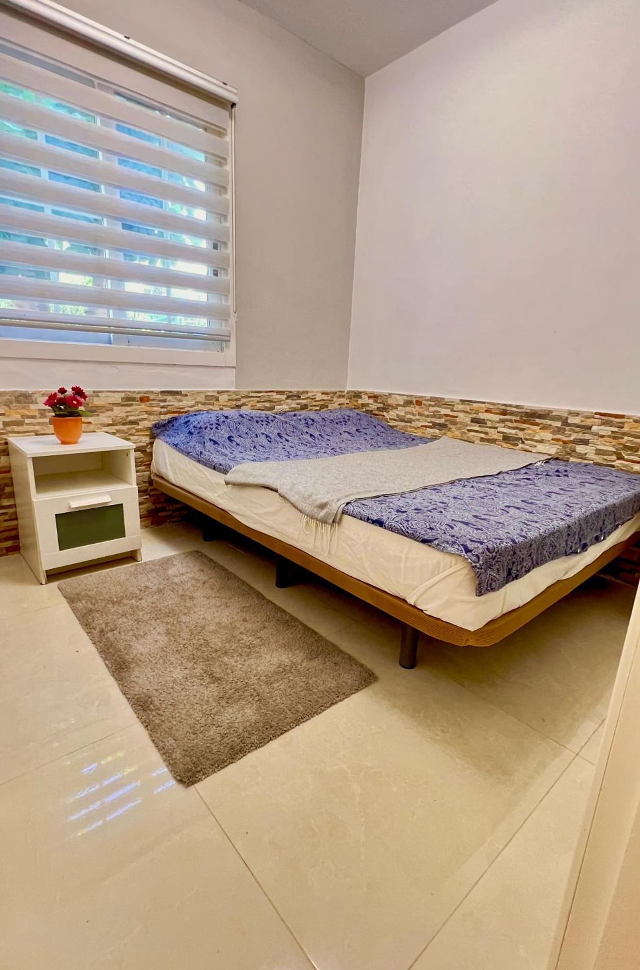 Cozy Two Bed Apartment. Адехе Екстериор снимка