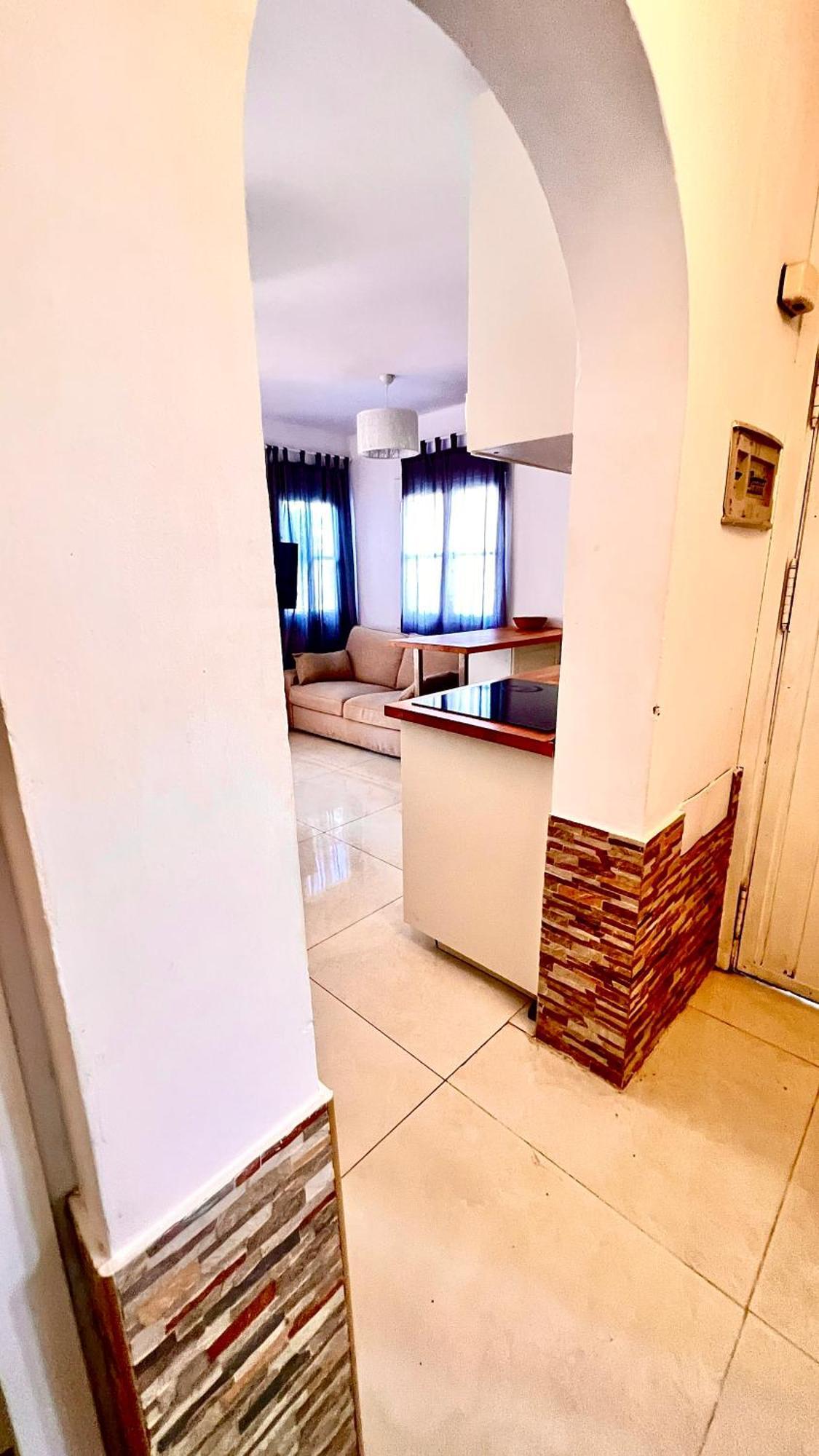 Cozy Two Bed Apartment. Адехе Екстериор снимка