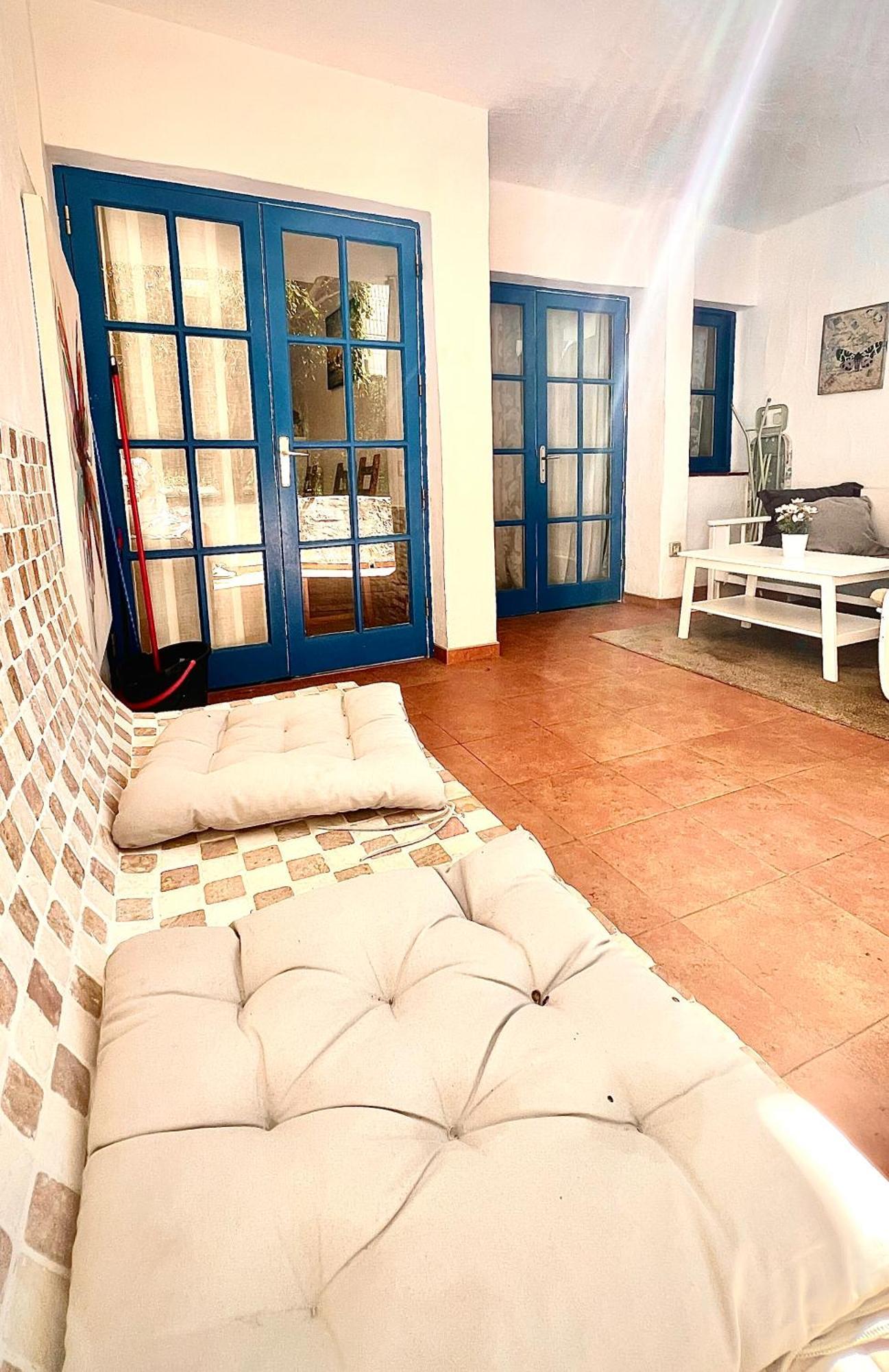Cozy Two Bed Apartment. Адехе Екстериор снимка
