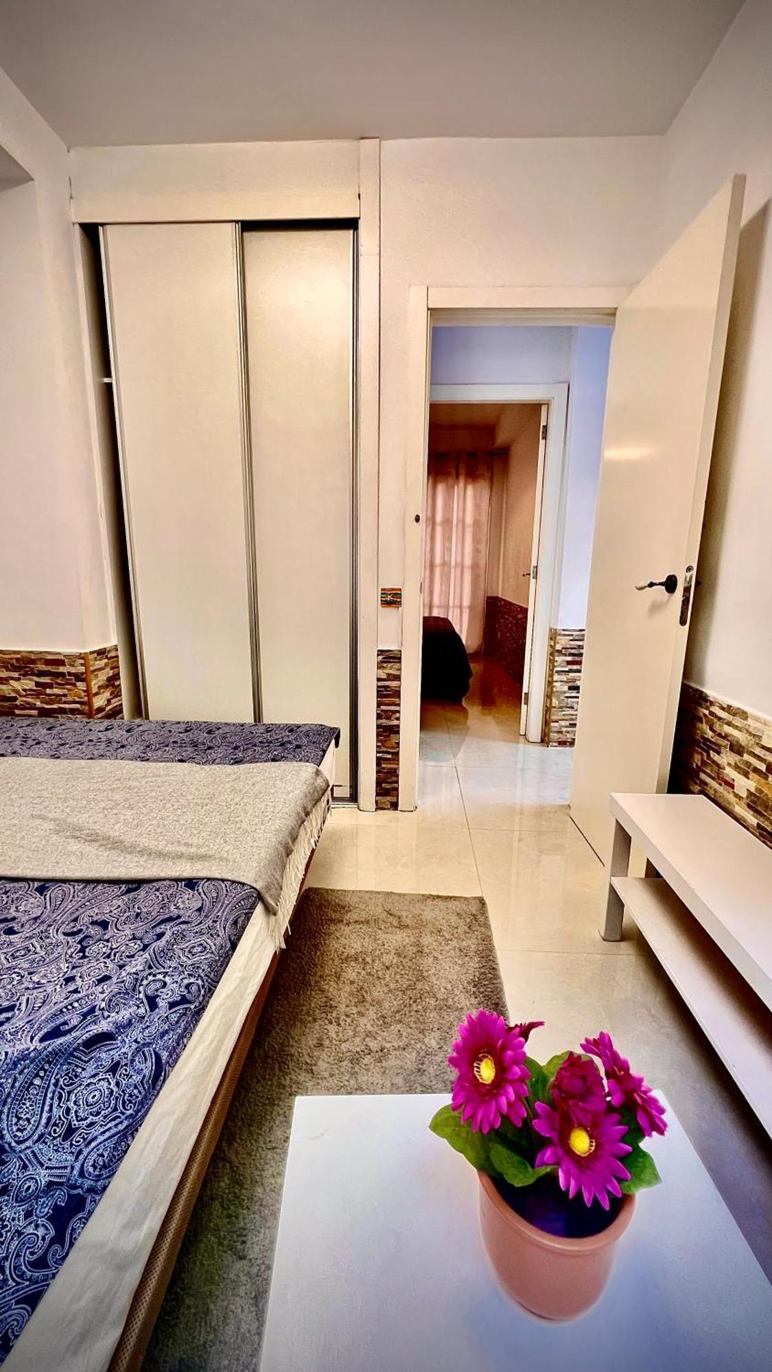 Cozy Two Bed Apartment. Адехе Екстериор снимка