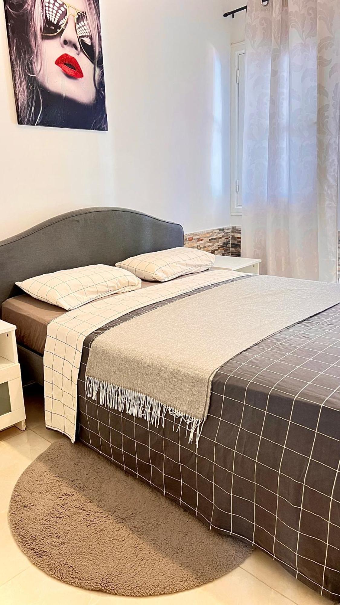 Cozy Two Bed Apartment. Адехе Екстериор снимка