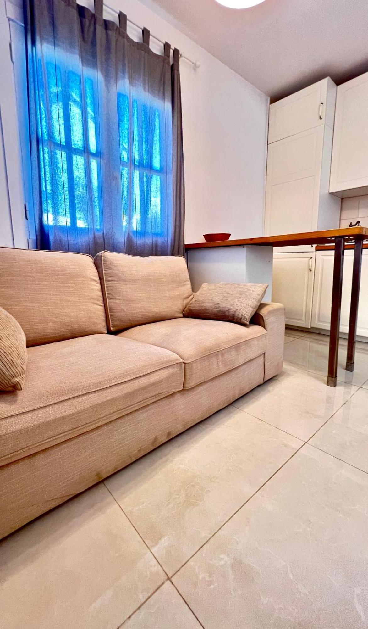 Cozy Two Bed Apartment. Адехе Екстериор снимка