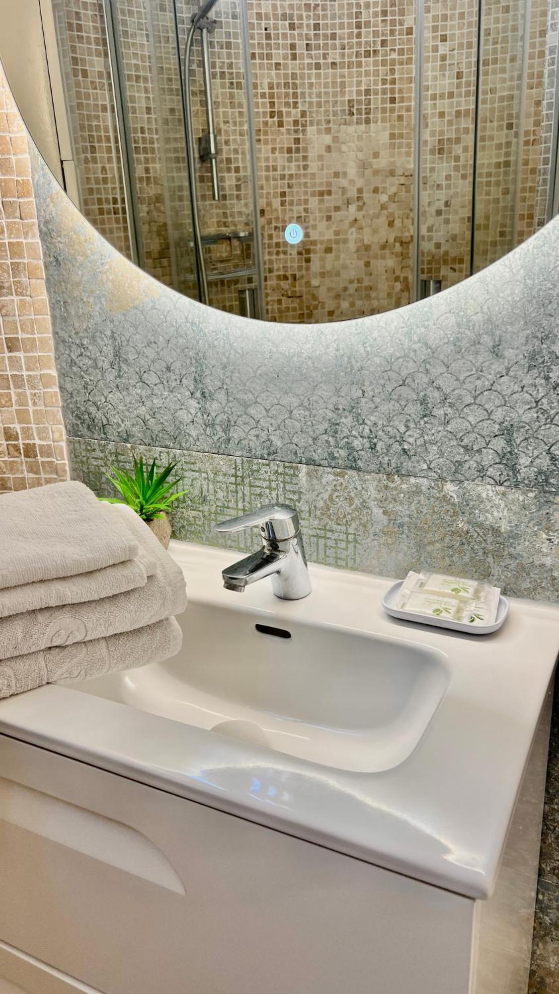 Cozy Two Bed Apartment. Адехе Екстериор снимка