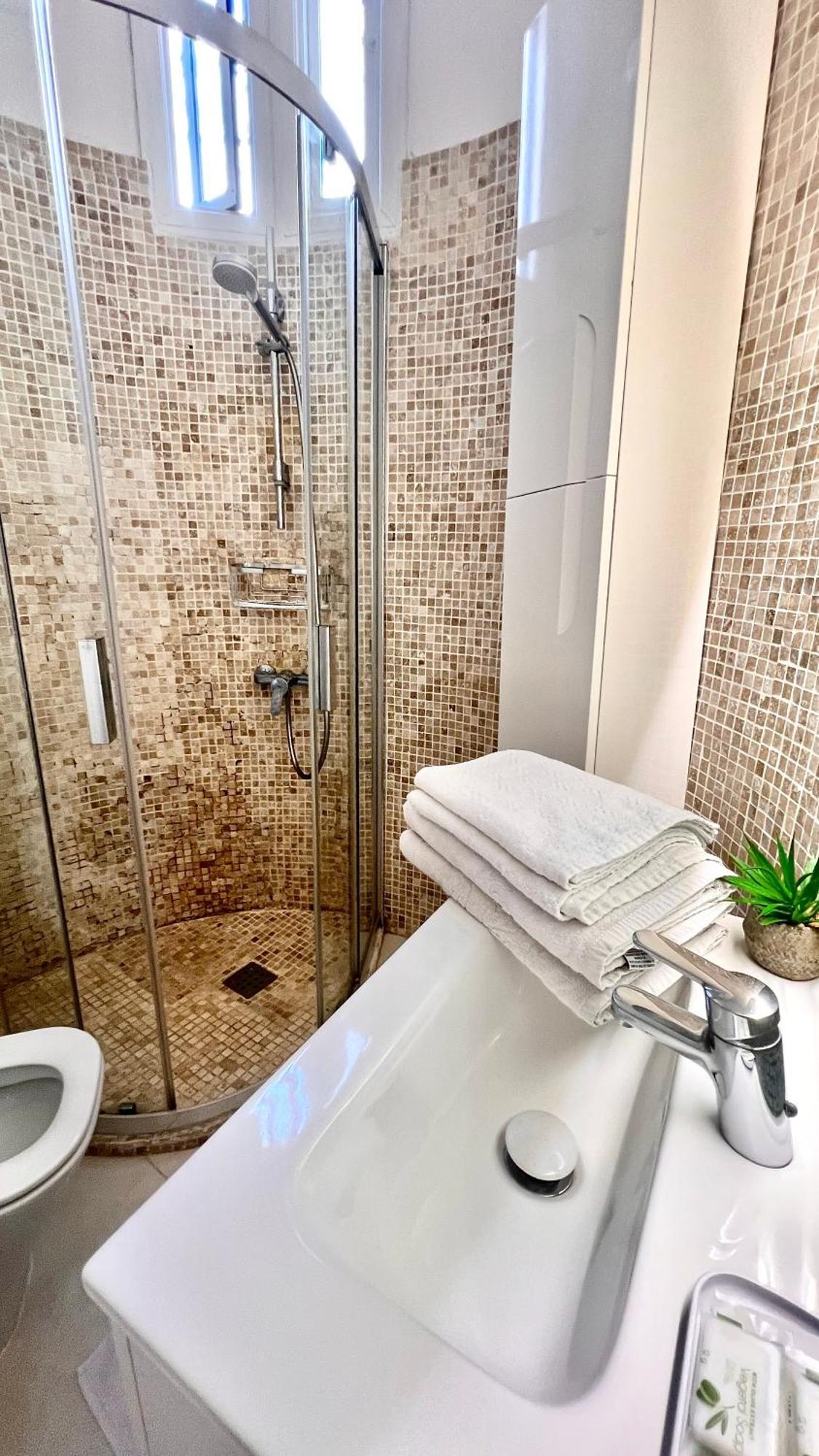 Cozy Two Bed Apartment. Адехе Екстериор снимка